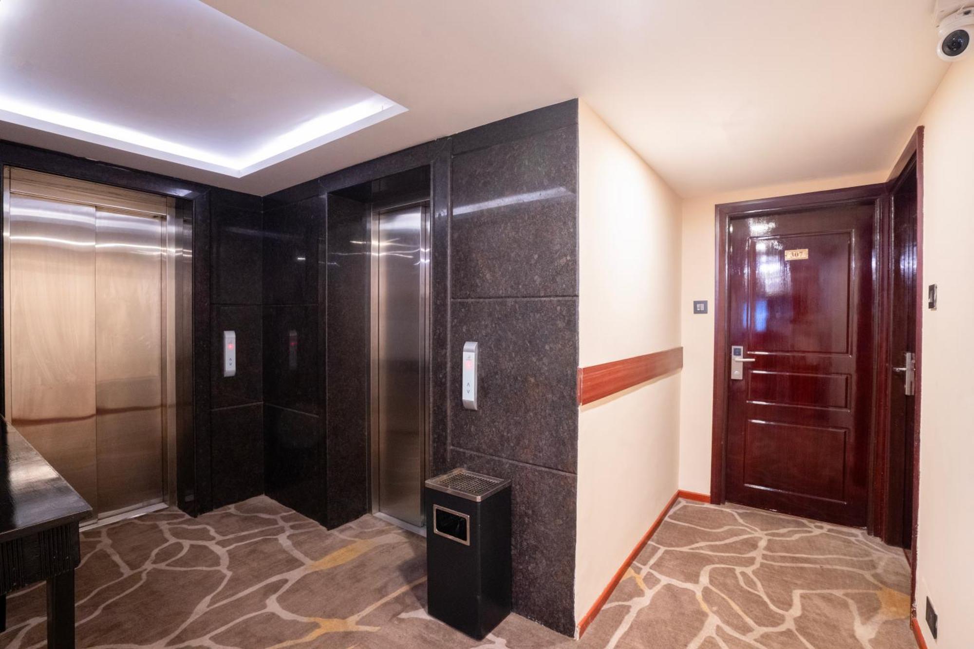 Park Avenue Nungambakkam Hotel